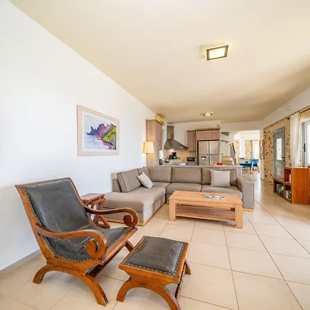 Villa Estiasi By