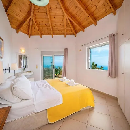 Estiasi By * Spathíon